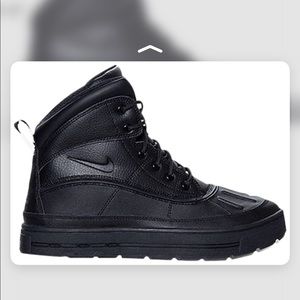 Nike woodside boots size 3.5y